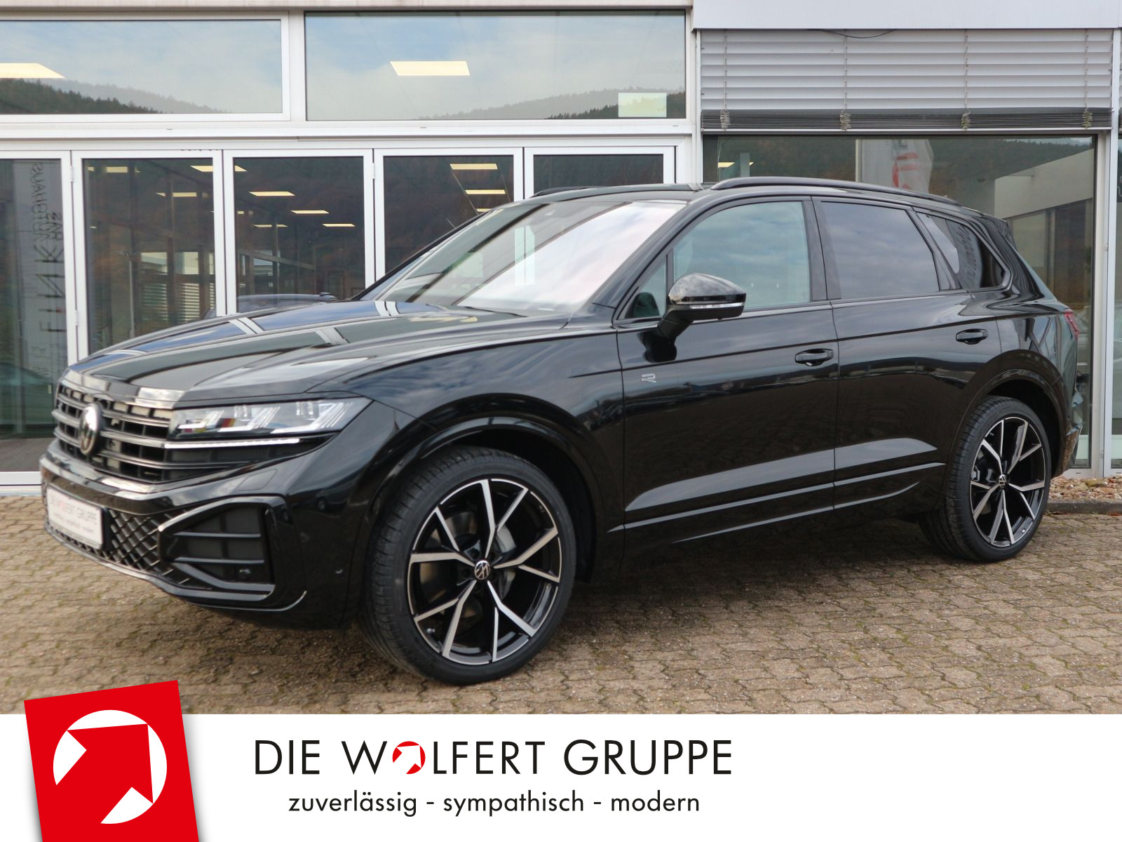 Touareg R-Line 3,0 V6 TDI SCR 4MOTION (286 PS)*AHK*BLACKSTYLE*PANORAMA*NACHTSICHT*WINTERRÄDER*