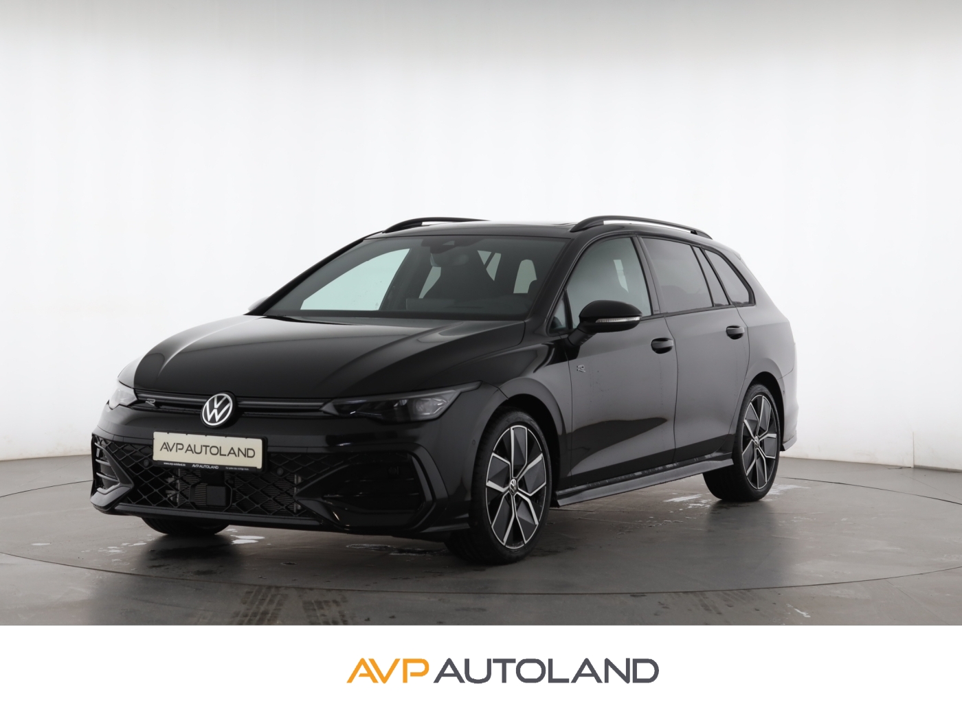 Golf VIII Variant 1.5 eTSI DSG R-Line | AHK |