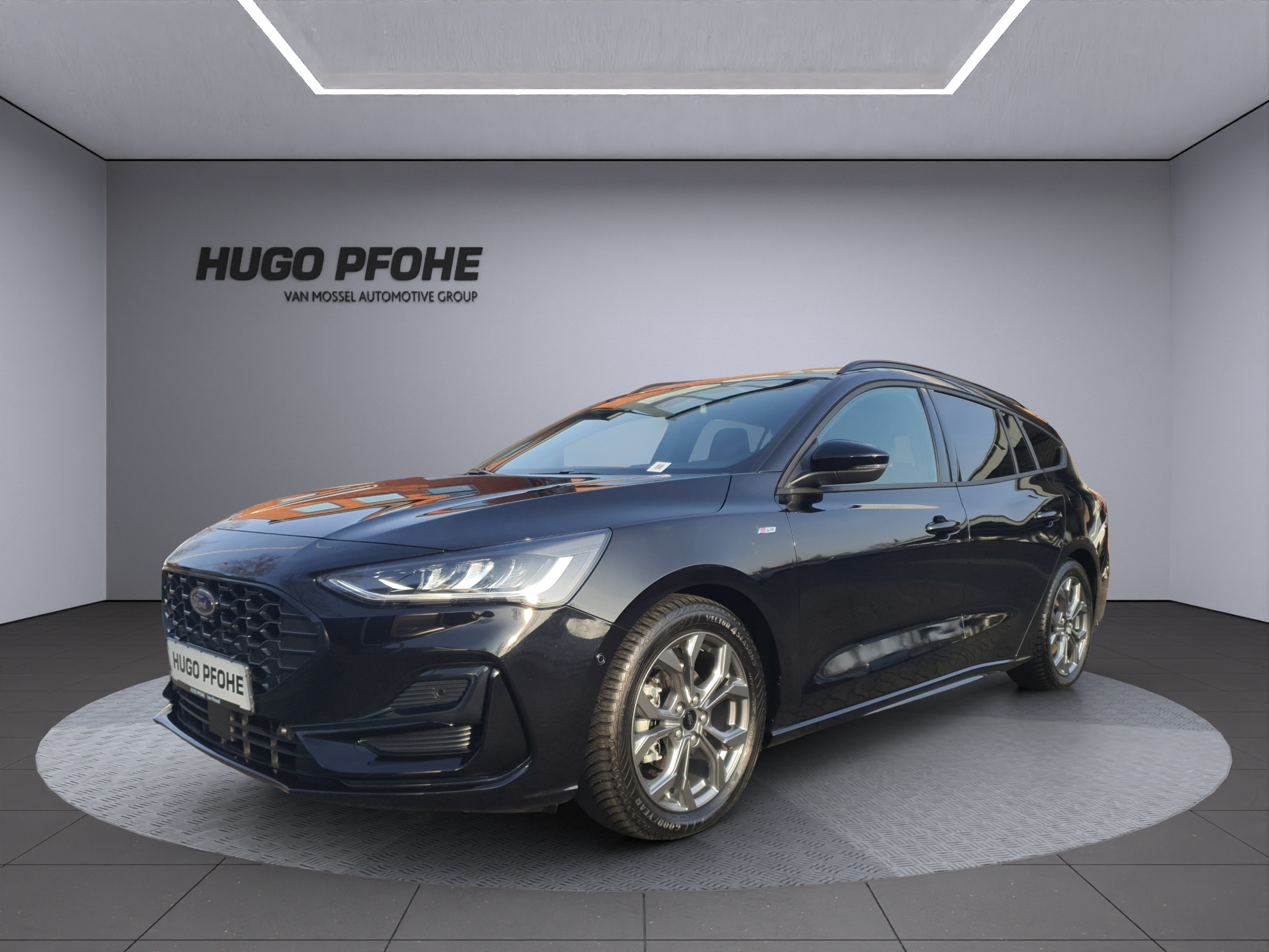 Focus ST-Line X Turnier Aut. AHK Kamera LED WI-PKT