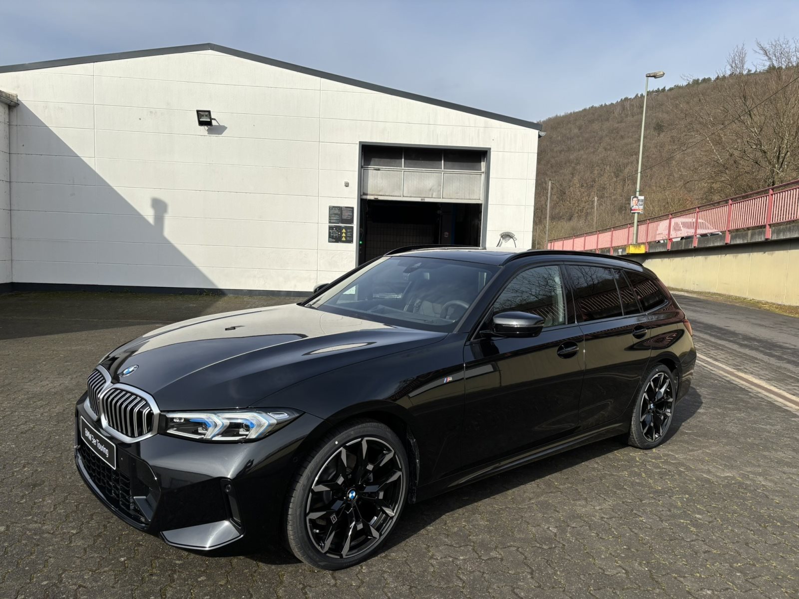 320d xDrive Touring M Sport AHK Panorama HeadUp Navi LED SHZ PDC