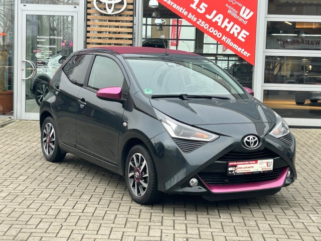 Aygo x-style Faltdach Apple CarPlay Android Auto Musikstreaming Spurhalteass. Rückfahrkam.