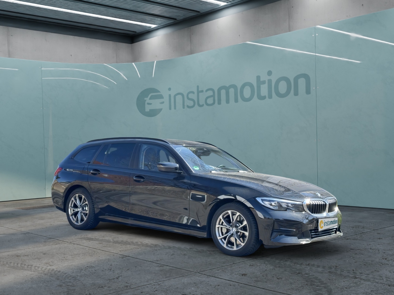 330 e Touring Aut. Advantage /Live Cockpit /DAB