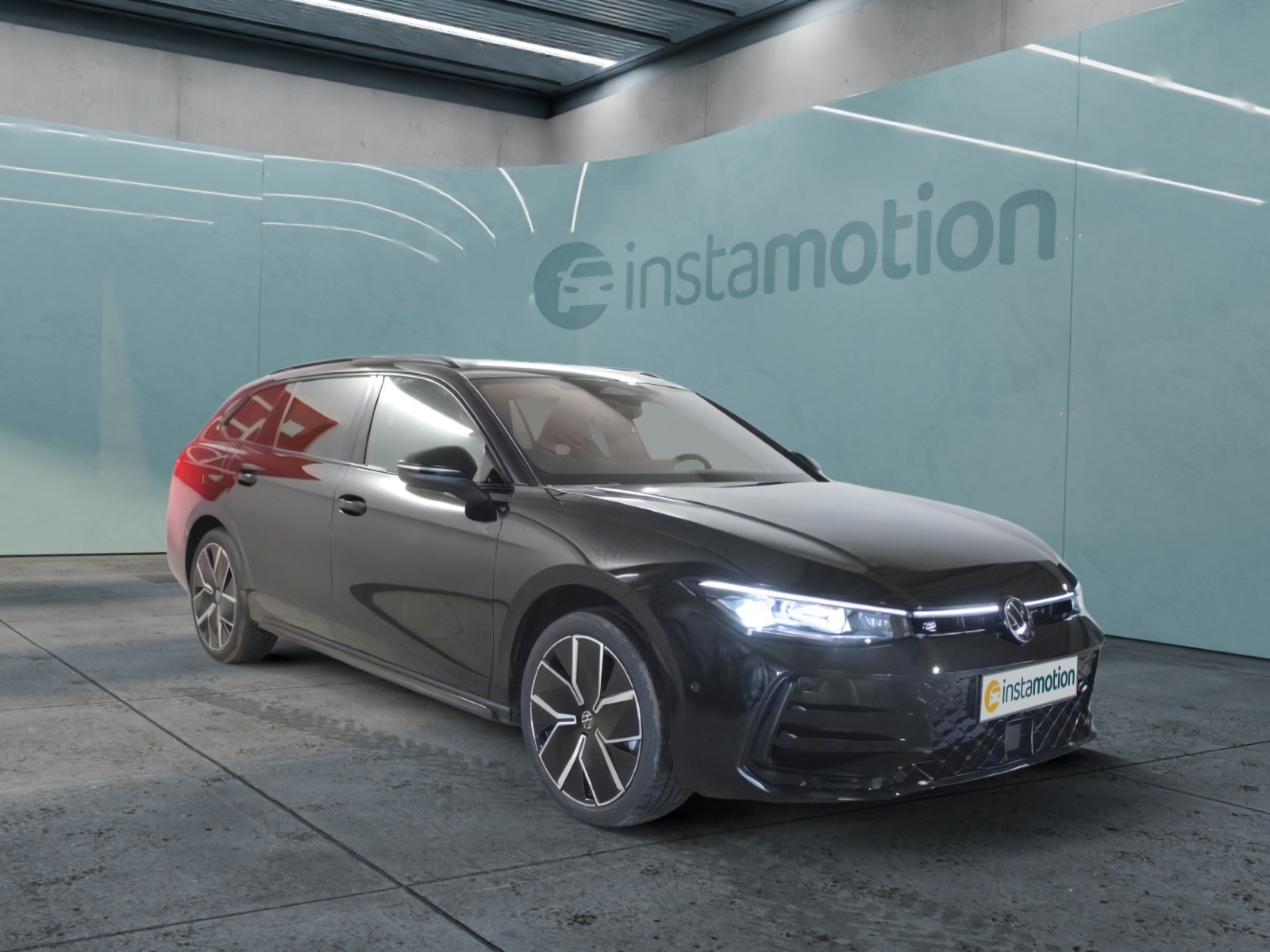 Passat 2.0 TDI DSG 4Mo. 2x R-Line Signature 19 PANO STAND MATRIX
