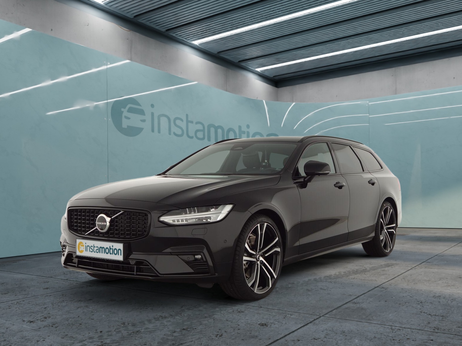 Volvo V90 B5 Ultimate Dark LM21 B&W Stand