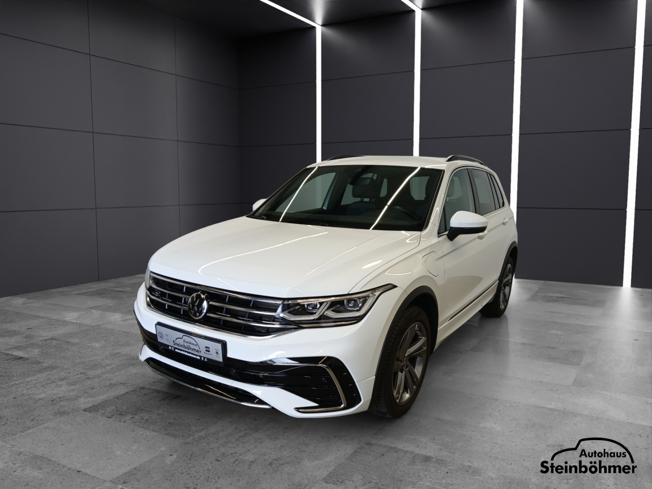 Tiguan R-Line 1.4TSI DSG LED NAV AHK SHZ Rear View