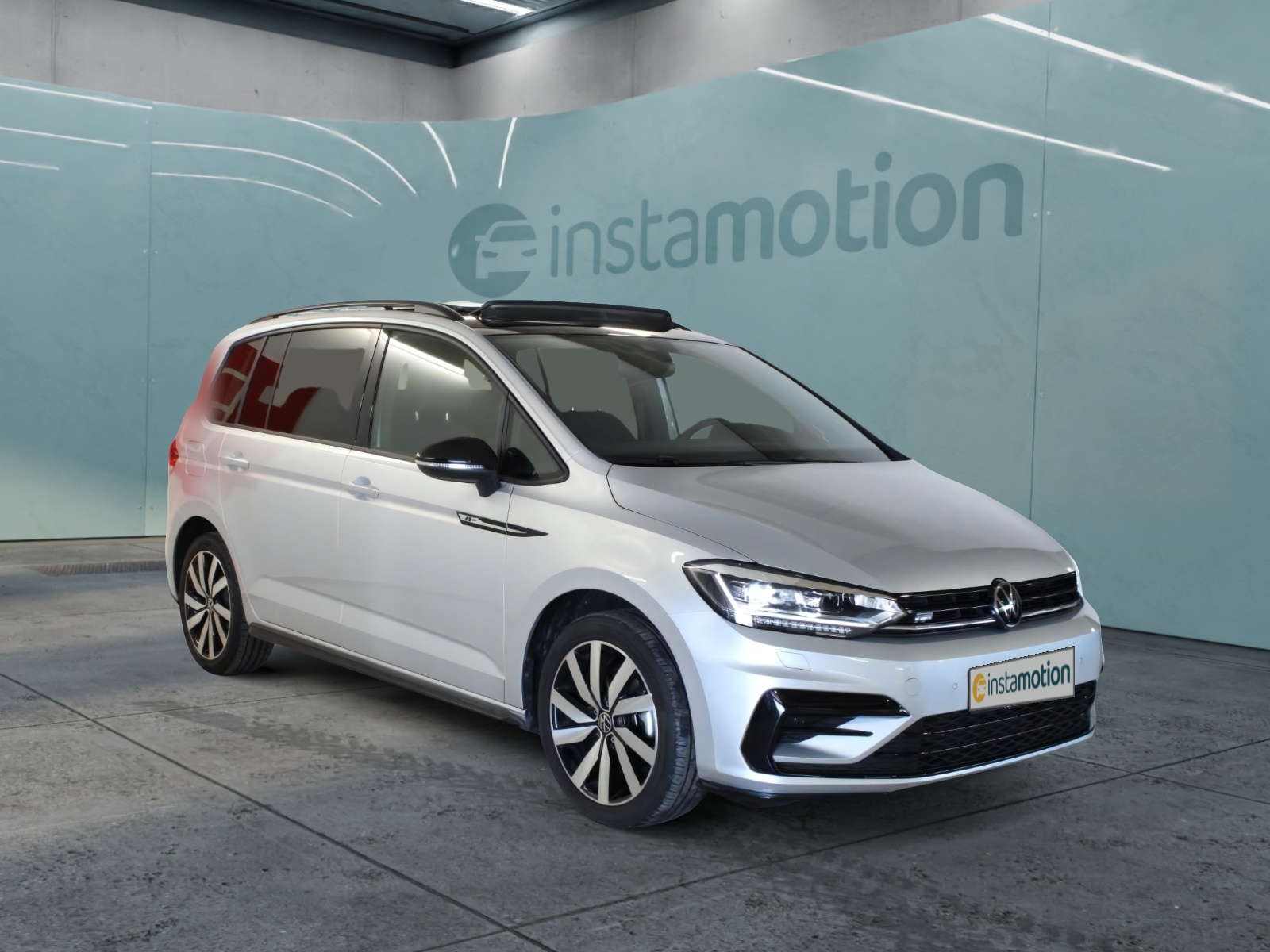 Volkswagen Touran 1.5 TSI 2x R-Line Black Style 18
