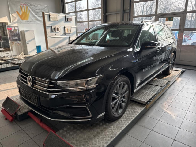 Passat Variant 1.4 TSI DSG GTE Navi LED Kamera LM Shz PDC ACC App