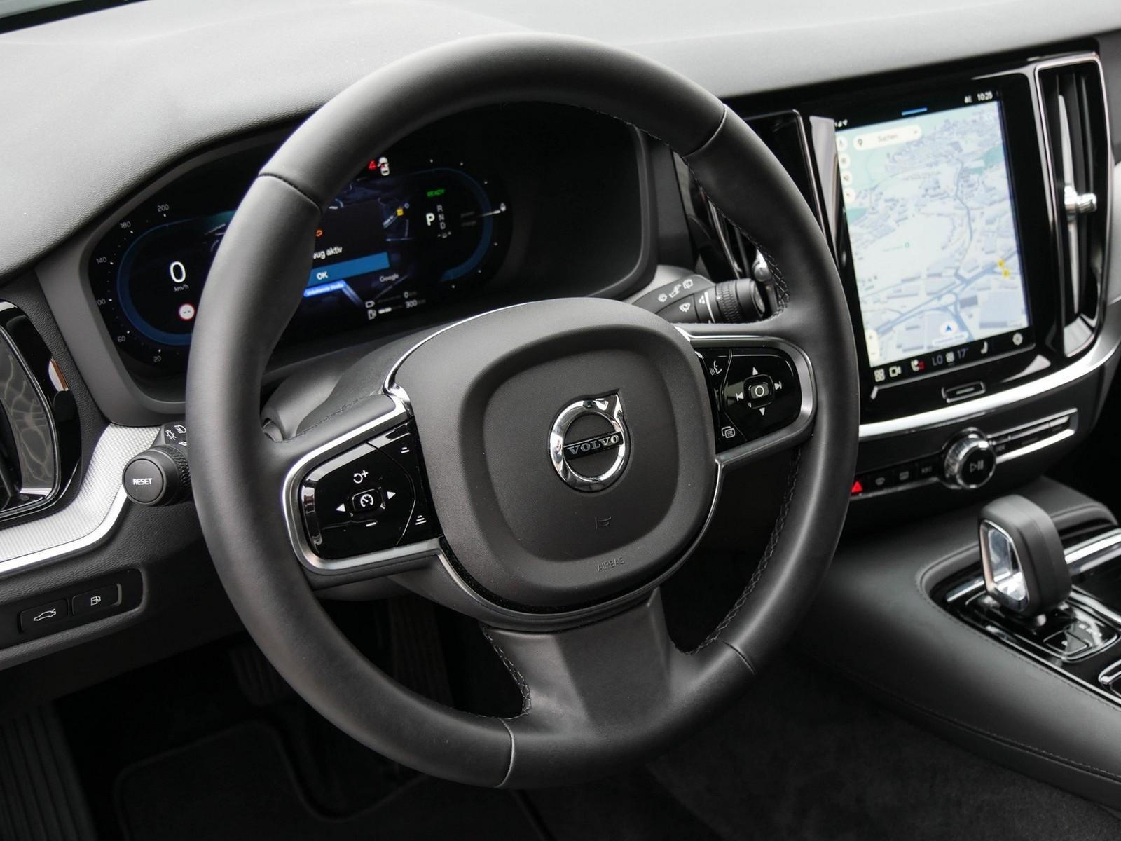 V60 T6 Plus Bright Recharge Plug-In Hybrid AWD