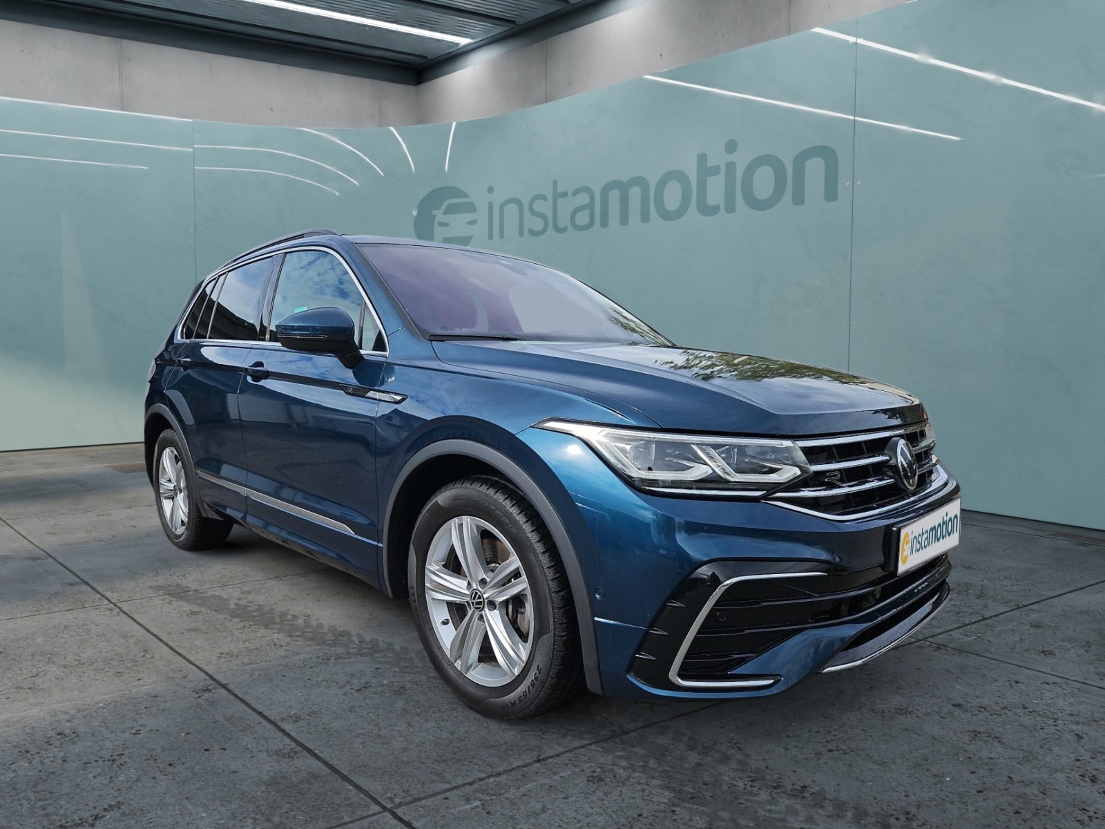 Volkswagen Tiguan 2.0 TSI R-Line | | |