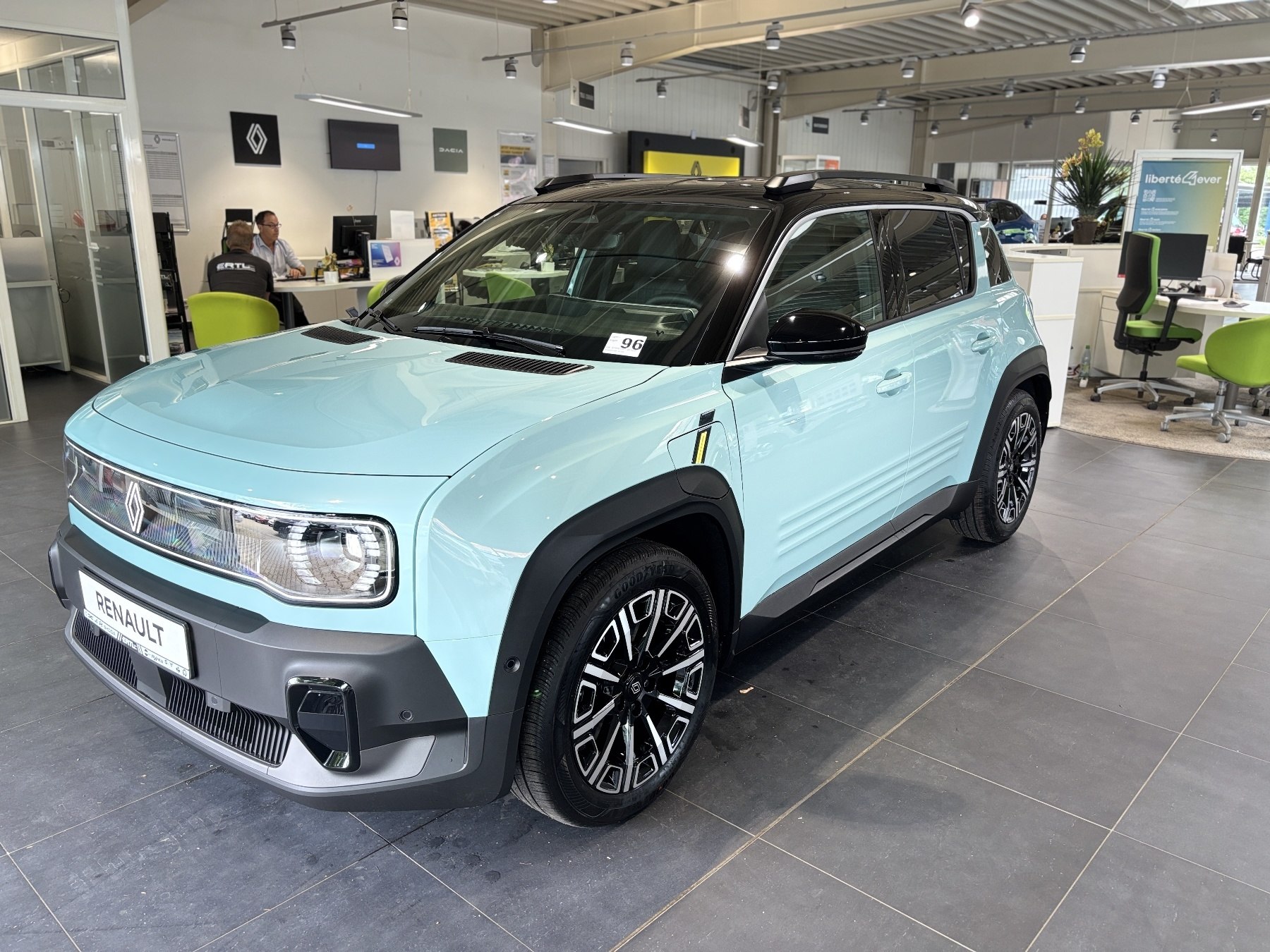 R 4 E-Tech elektrisch Iconic 150 Comfort Range