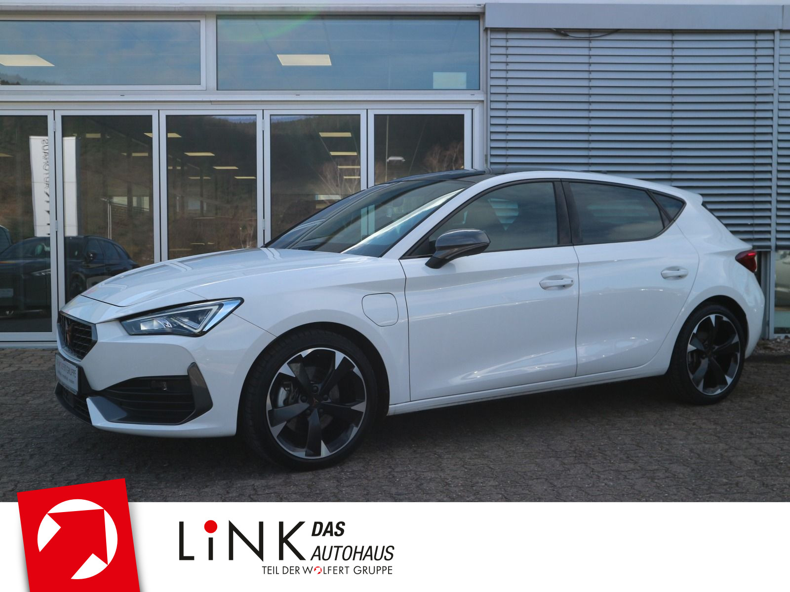 Leon 1.4 TSI e-HYBRID DSG PANO ACC NAVI LED