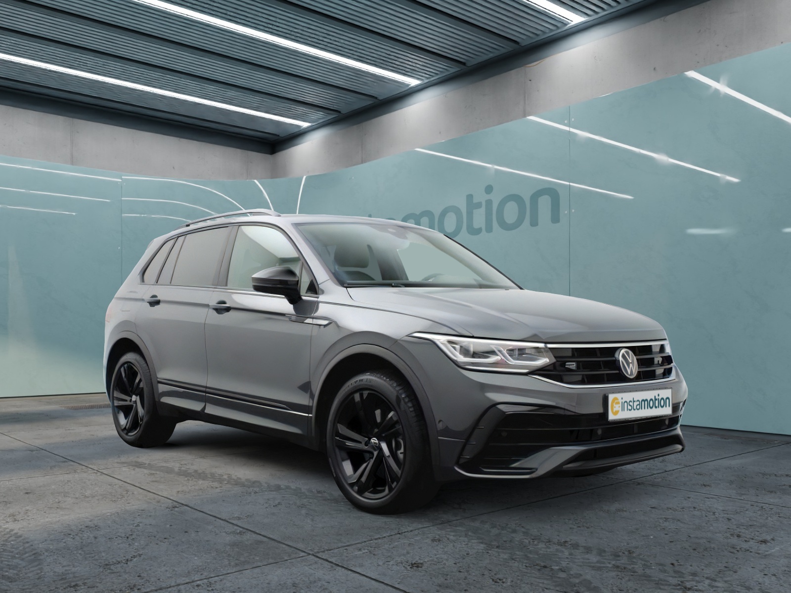 Tiguan 2.0 TDI DSG 4Mo. R-Line BLACK-STYLE BLACK PANO IQ.LIGHT AHK NAVI KAMERA