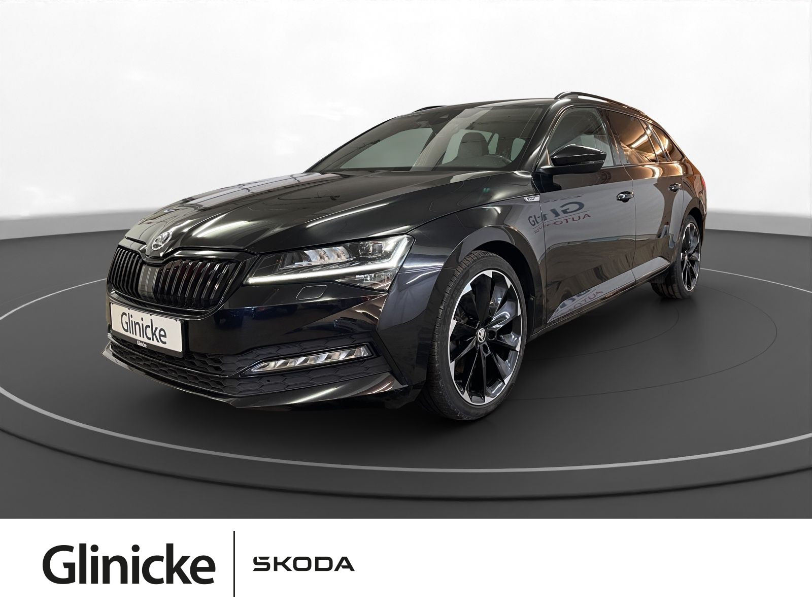 Superb Combi 2.0 TDI Sportline 4x4 Pano Matrix LM 19" Navi RFK+PDC