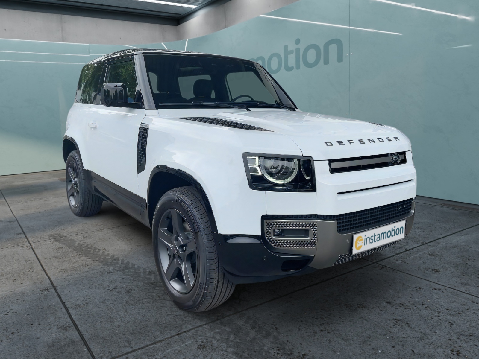 Land Rover Defender 90 D250 X-Dynamic SE