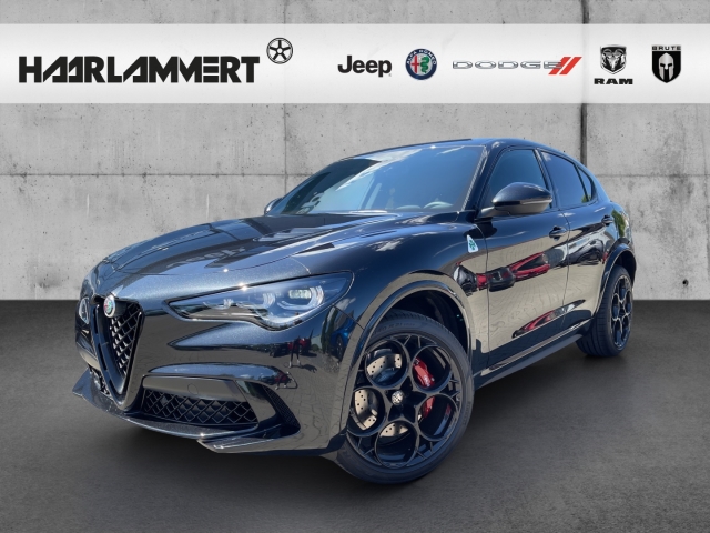 Stelvio Quadrifoglio Q4 2.9 AKRAPOVIC+PDC+KAMERA+LEDER+CARPLAY