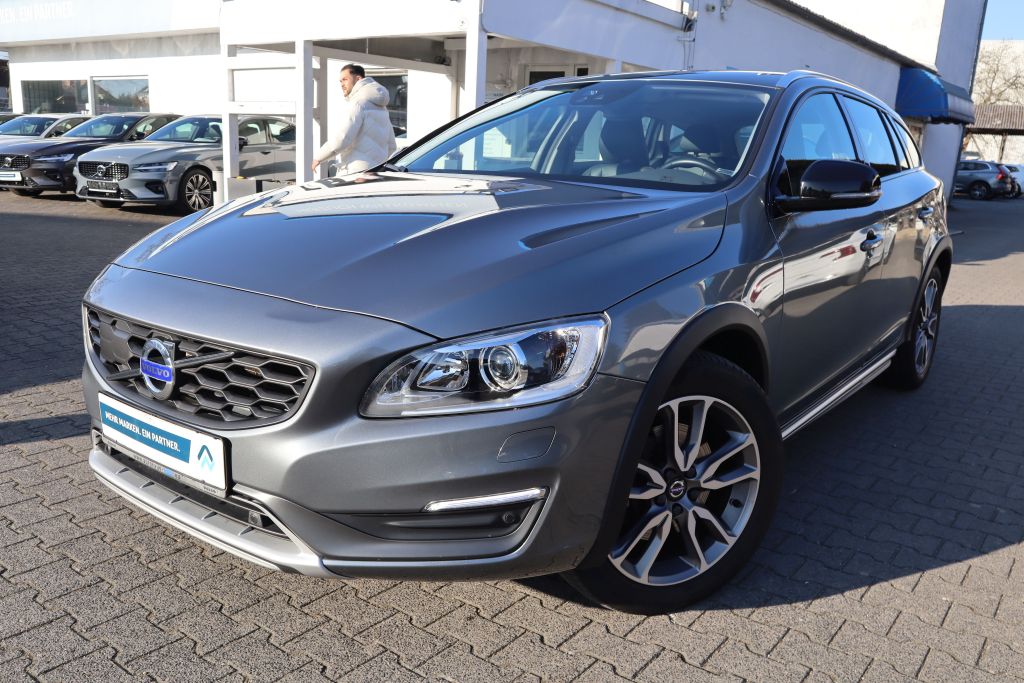 V60 Cross Country D4 AWD Geartronic Summum|NAVI|