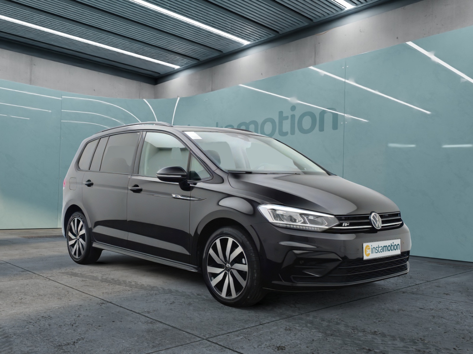 Volkswagen Touran 2.0 TDI Highline R-Line BLACK STYLE ALU18