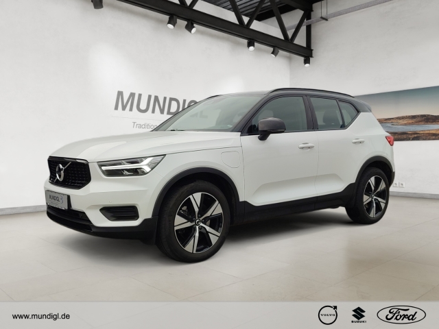 XC40 R Design Recharge Plug-In Hybrid 2WD T5 Twin Engine AHK-klappbar Panorama Navi
