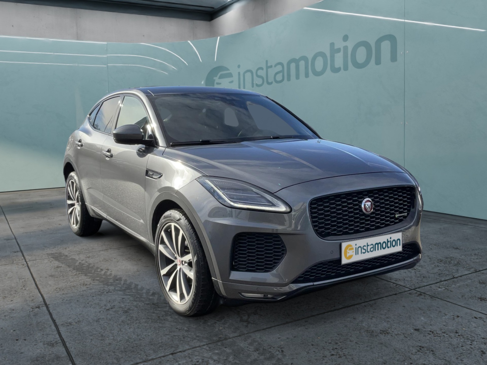 E-Pace D180 Chequered Flag AWD AHK/Head-Up Kamera