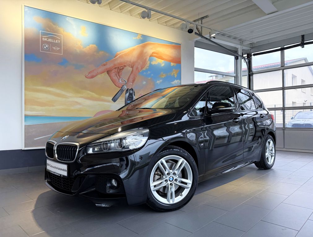 BMW 220 i Active Tour M SPORT KOM NAVplus
