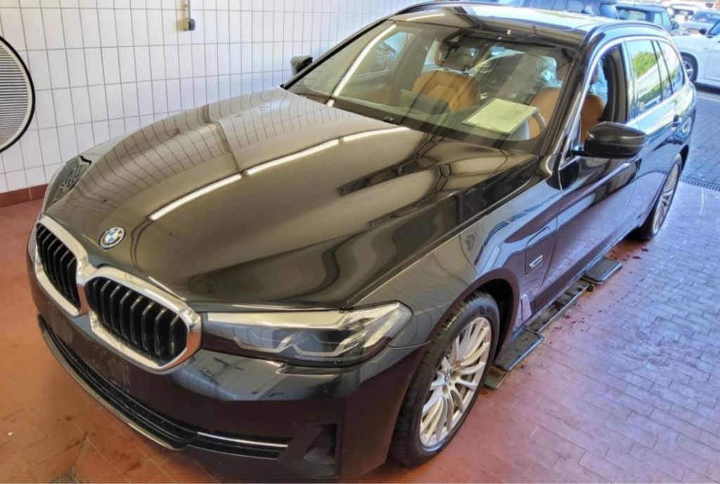 520e Touring Aut.|NAVIGATION|LEDER|R-CAM|SHZG|