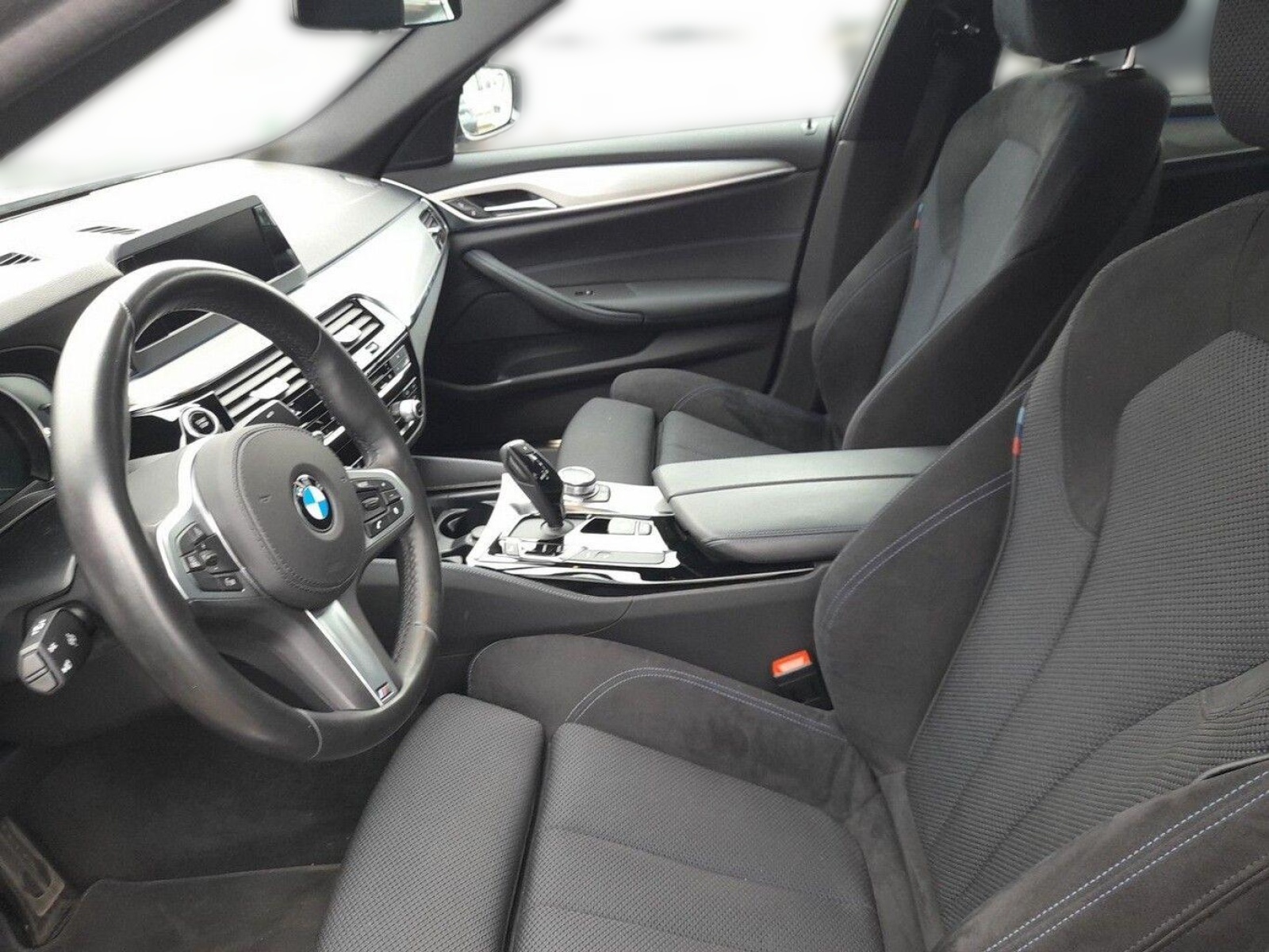 BMW 530 e Steptronic M Sport LM19Z