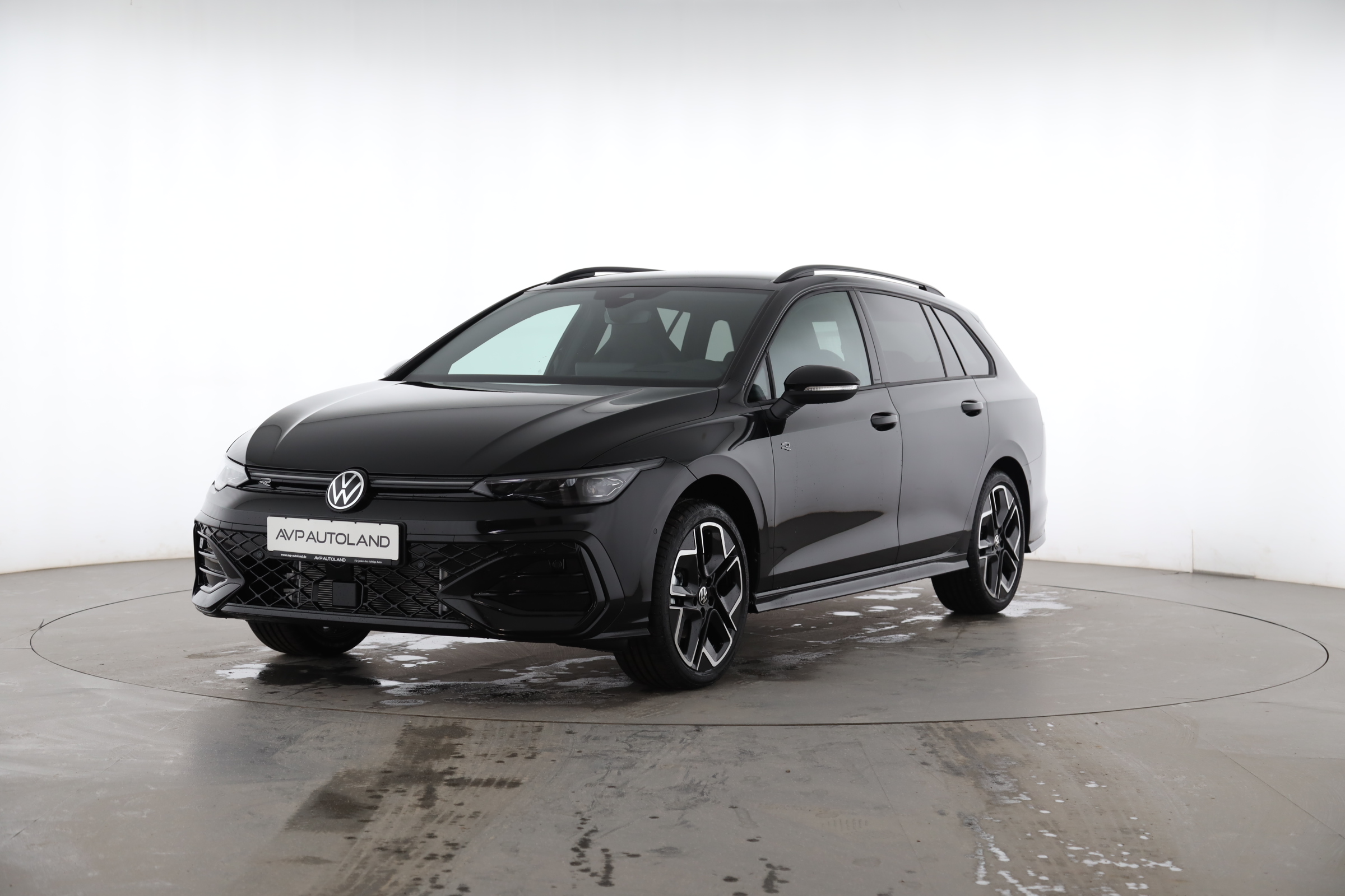 Volkswagen Golf Variant 1.5 Golf VIII eTSI R-Line | |