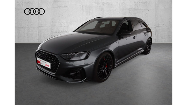 Audi RS4 Avant Massage