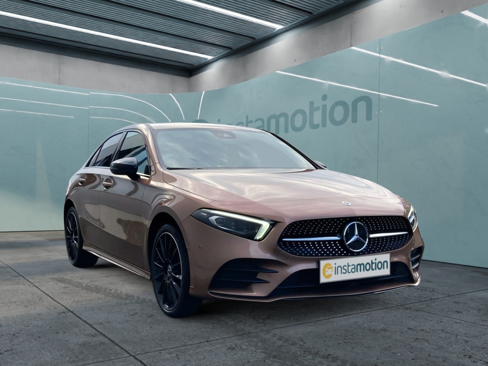 Mercedes-Benz A 250 e Limousine AMG Night 19 Multbeam