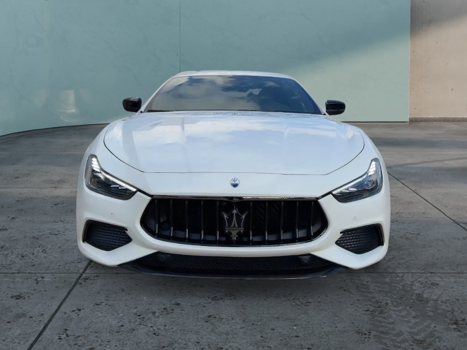 Ghibli MODENA 430PS AWD Bianco&Nero /Wow Effekt
