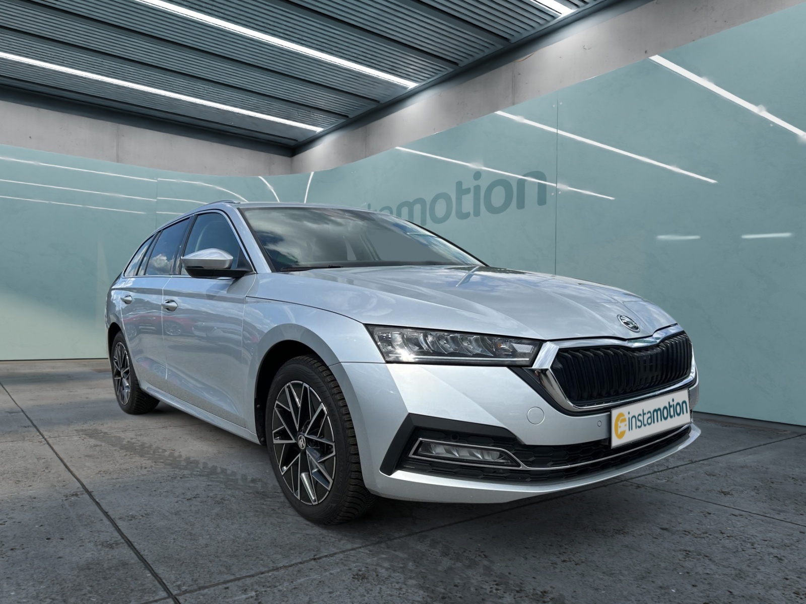 Skoda Octavia 2.0 TDI COMBI STYLE | |