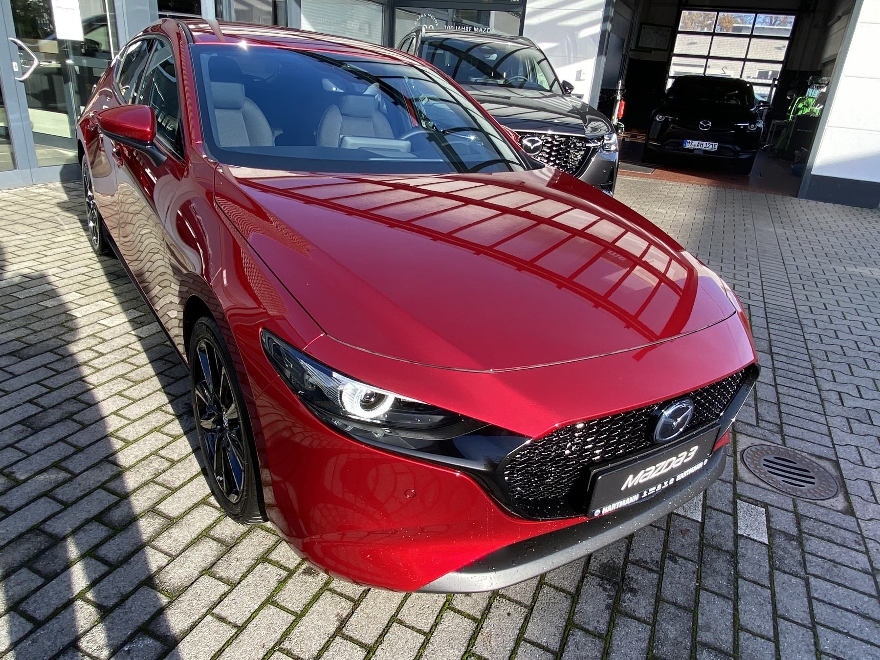 Mazda 3 2.0 L e X 186p 6AT Exclusive-line