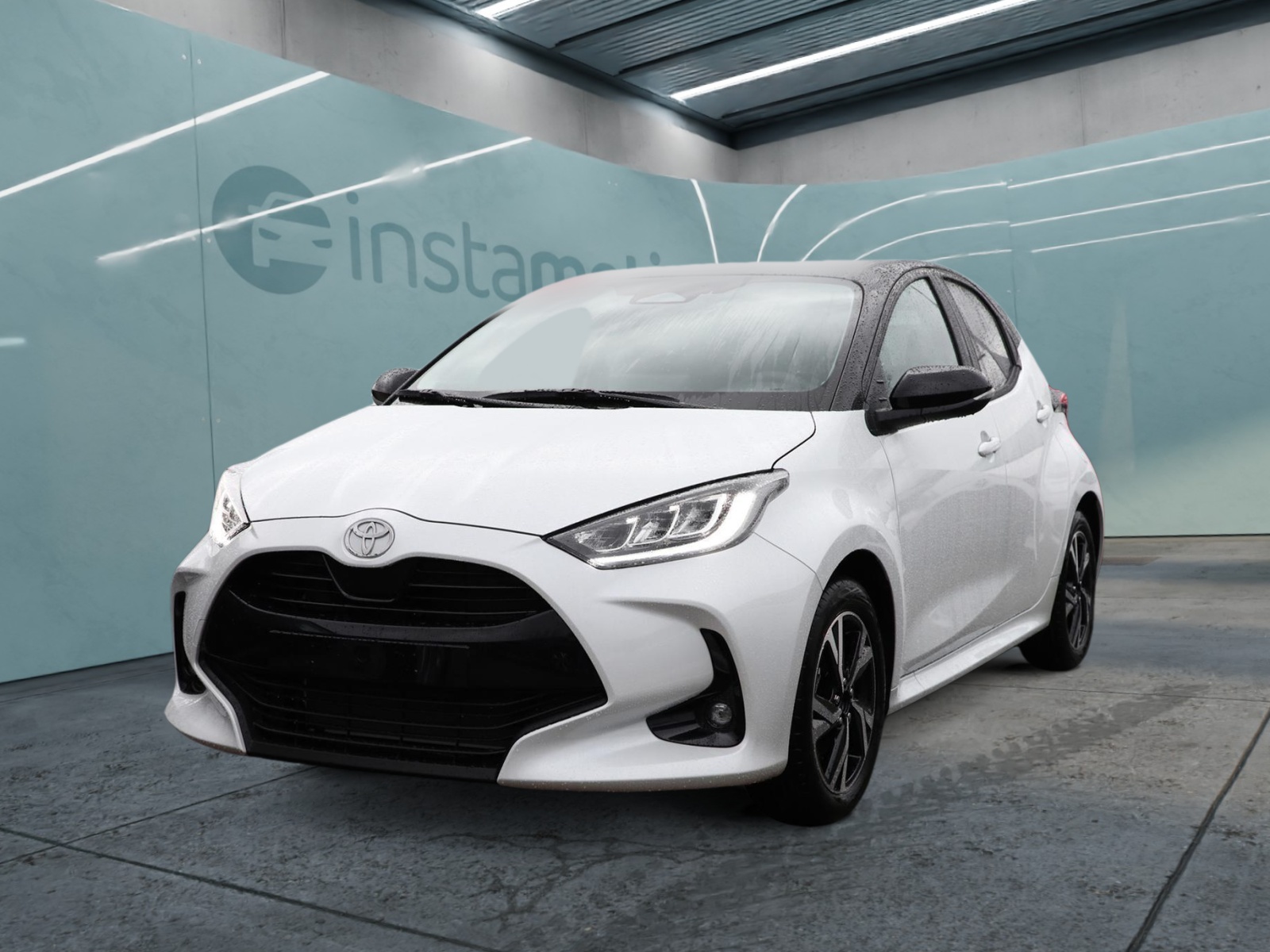 Toyota Yaris 1.5 Hybrid BLACK&WHITE