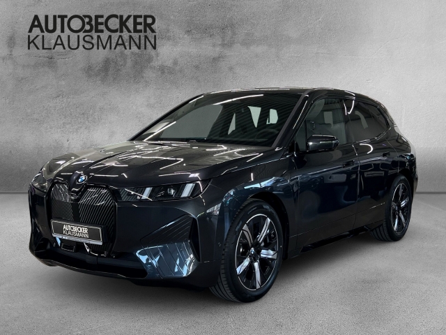 iX XDRIVE45 AHK Navi Digitales Cockpit Soundsystem HarmanKardon LED Kurvenlicht