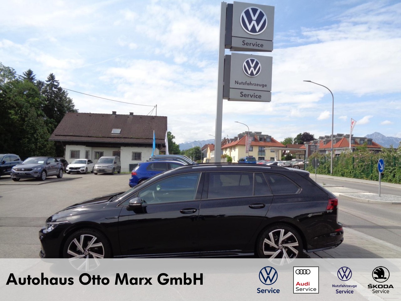 Golf VIII Variant 1,5 eTSI DSG R-Line BlackStyle (Navi+AHK+LED)
