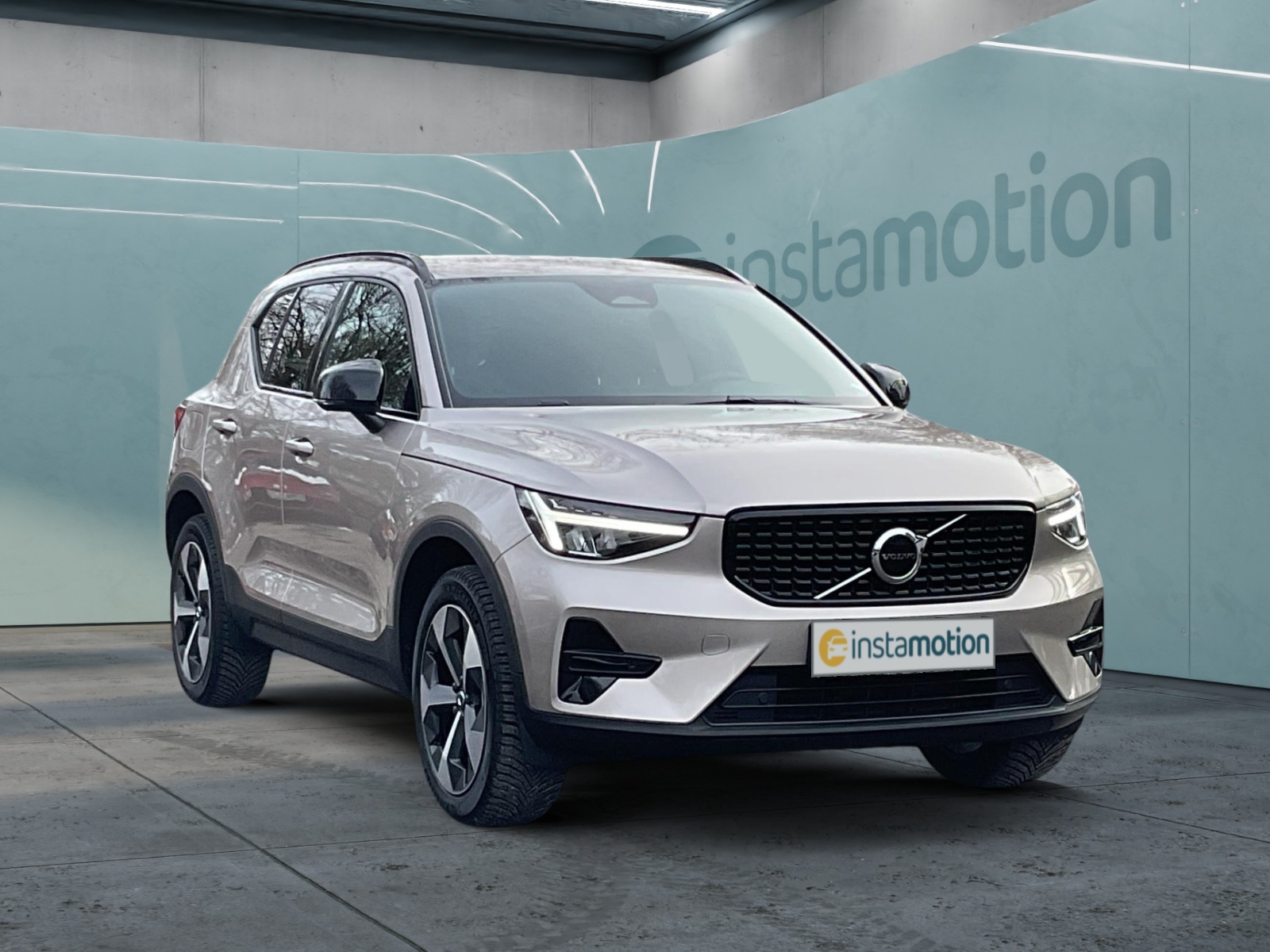 Volvo XC40 B3 (Benzin) Plus Dark Automatik