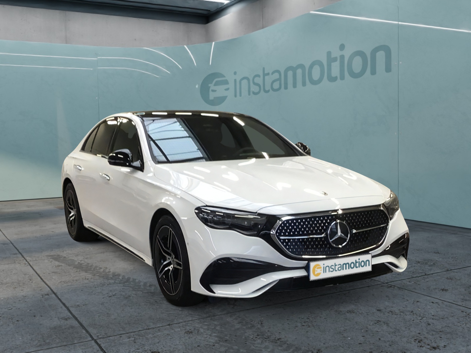 Mercedes-Benz E 200 Limousine AMG SUPERSCREEN NIGHT °