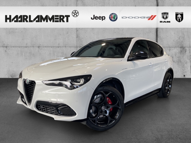 Stelvio Veloce Q4 2.0 PANORAMA+PDC+KAMERA+CARPLAY