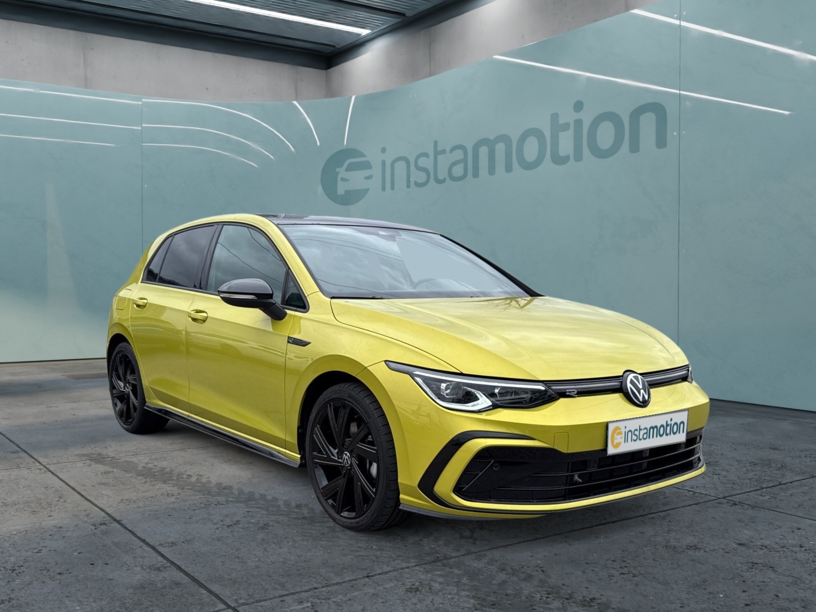 Golf VIII 2.0 TSI DSG R-LINE BLACK PANO AHK KAM