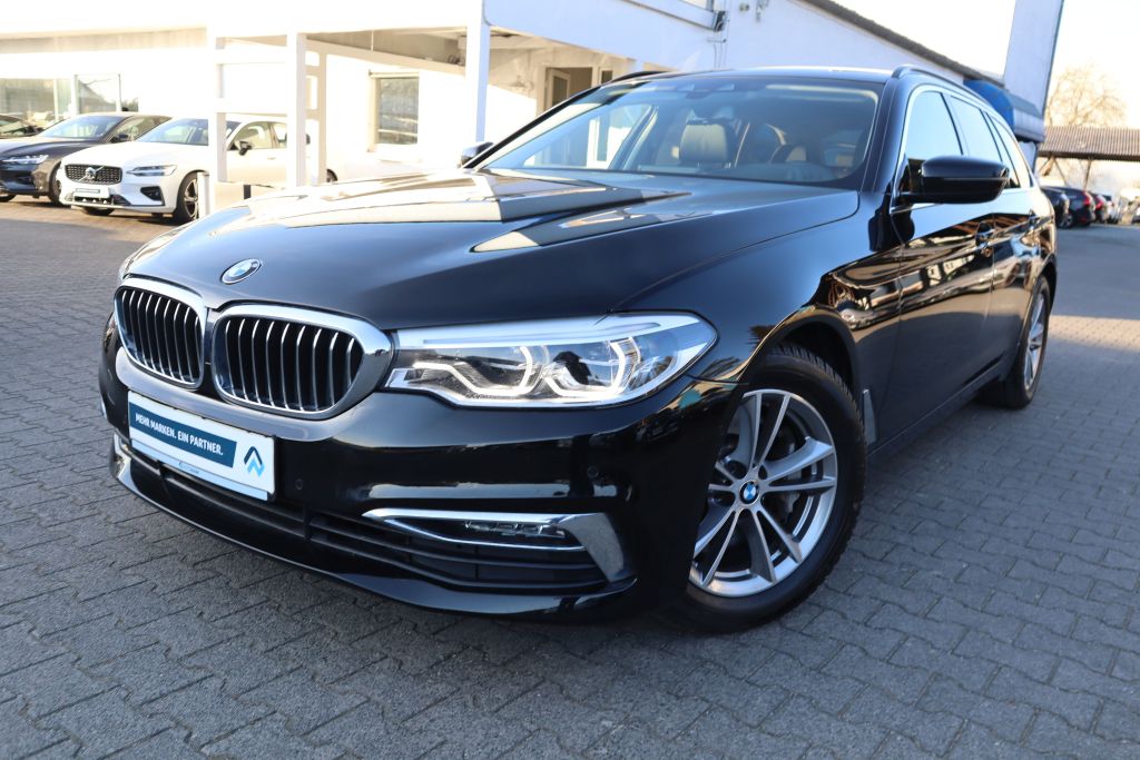 525d Touring Aut. Luxury Line|NAVI|R-CAM|SHZG|LED