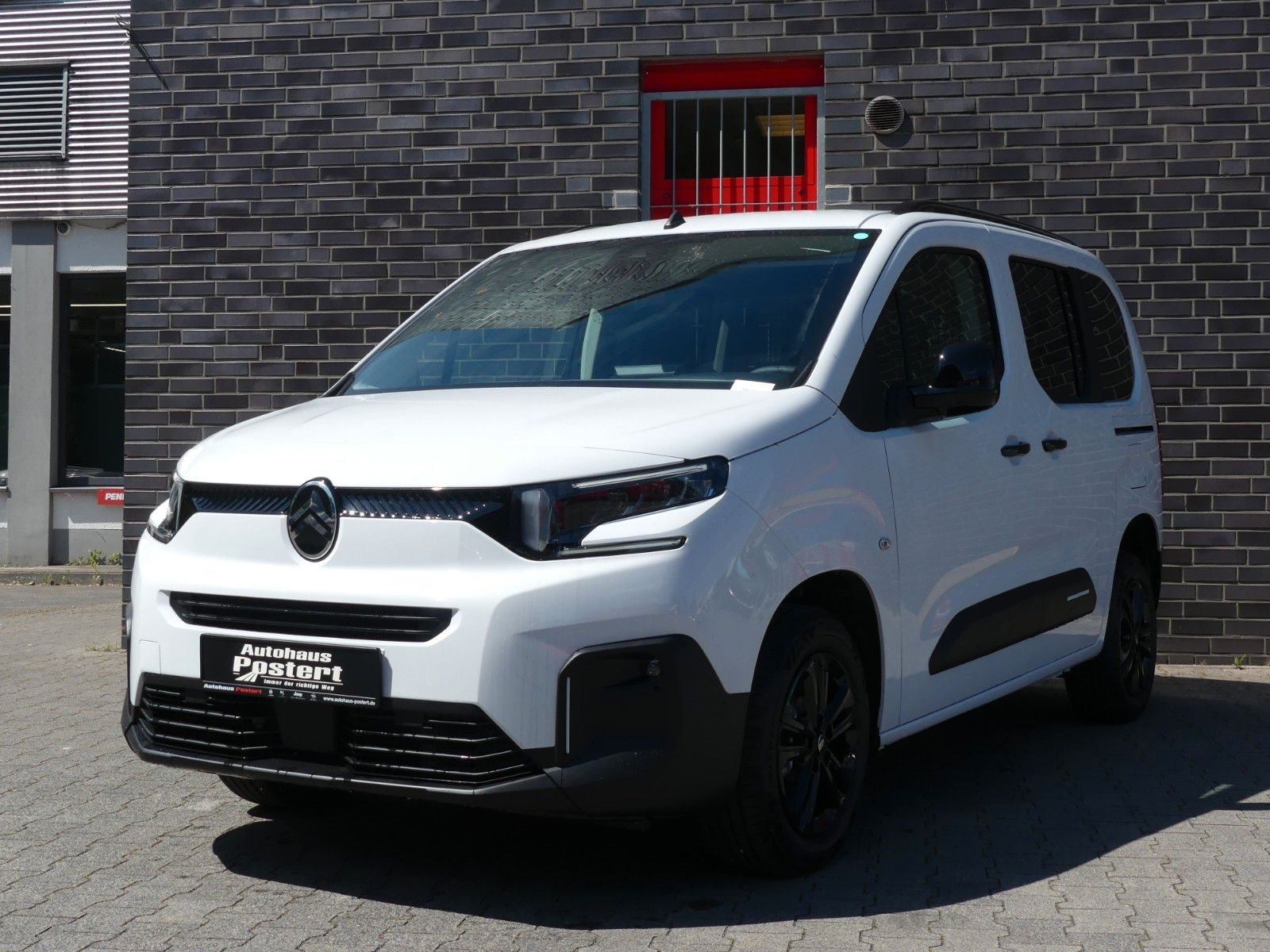 Berlingo MPV BlueHdi 130 EAT8 Plus M Family Umbau