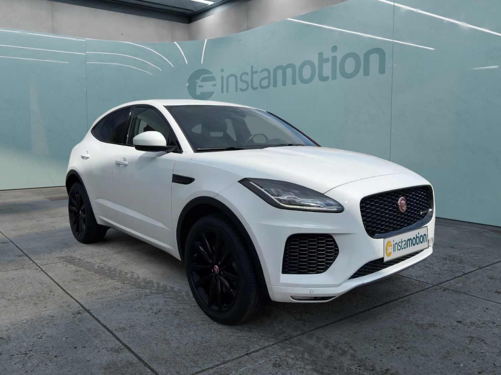 E-Pace P200 R-Dynamic S AHK PDC vo+hi LED RFK