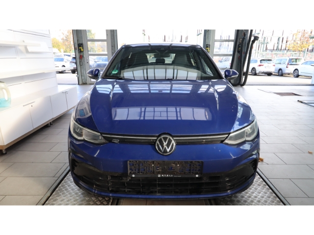 Golf VIII R-Line 1.5 eTSI Pano+Harman&Kardon+RearView+++