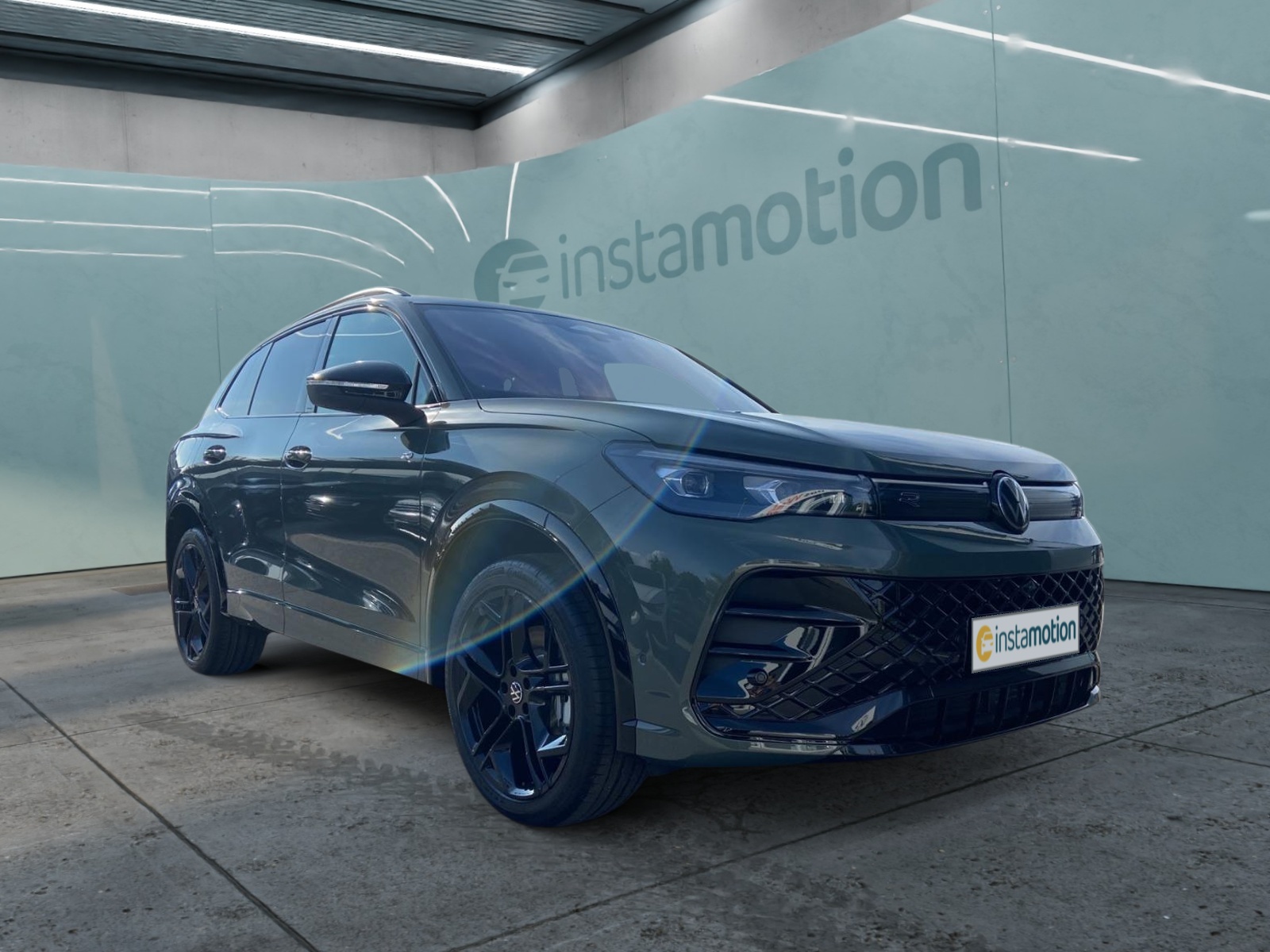 Volkswagen Tiguan 2.0 TDI R-Line | |