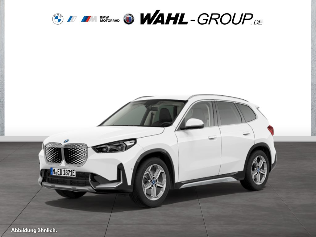 iX1 xDrive30 xLine AHK Adapt LED Navi Premium SHZ