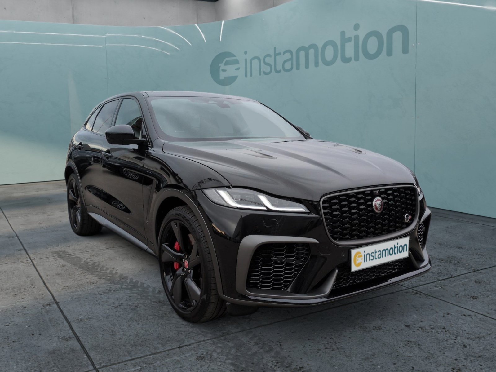 Jaguar F-Pace P550 SVR AWD