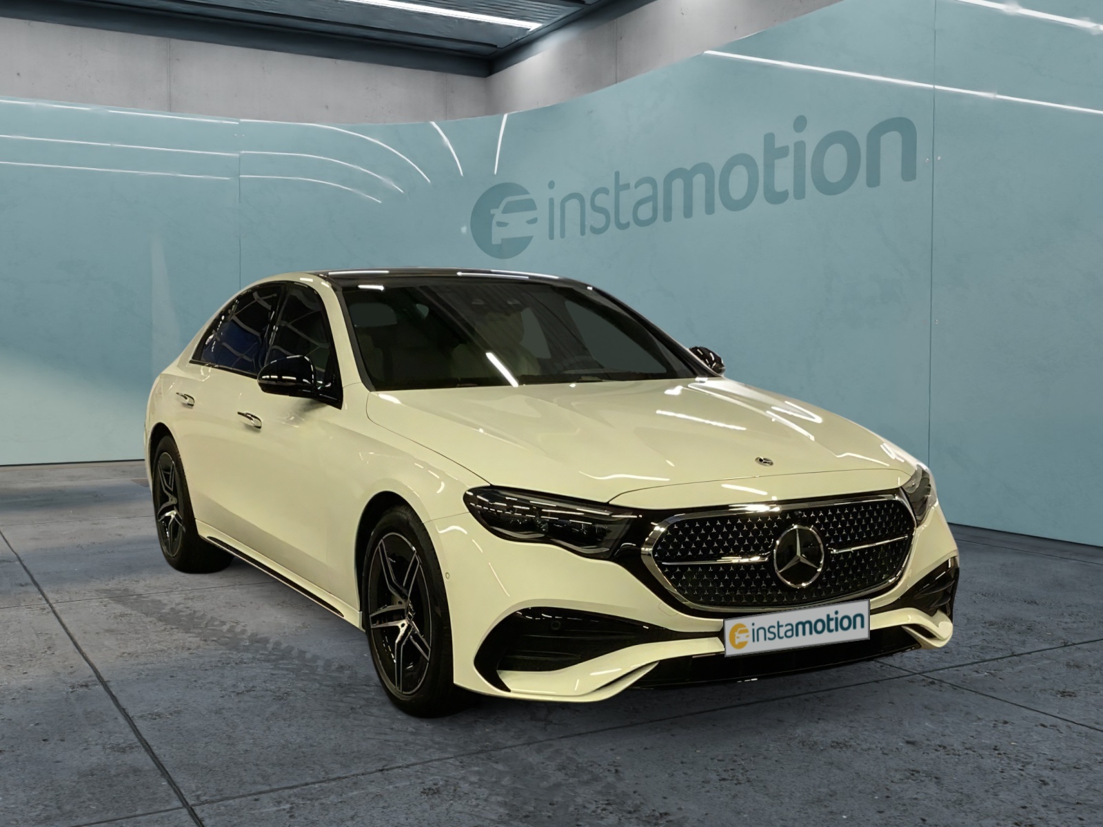 Mercedes-Benz E 200 Limousine AMG NIGHT 19 SUPERSCREEN °